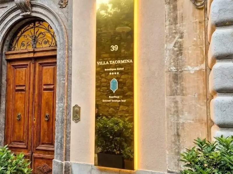 Stampa grande formato e pubblicità OOH: quando la comunicazione esce dallo schermo